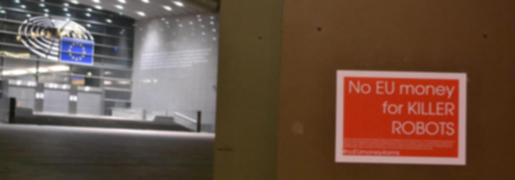 sticker no EU money 4 arms Europees Parlement