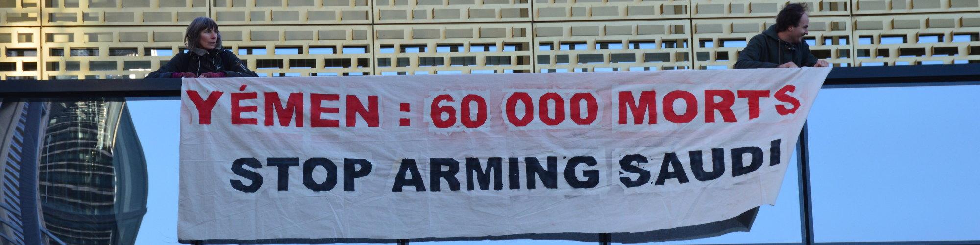 banner tegen gevel CMI defence